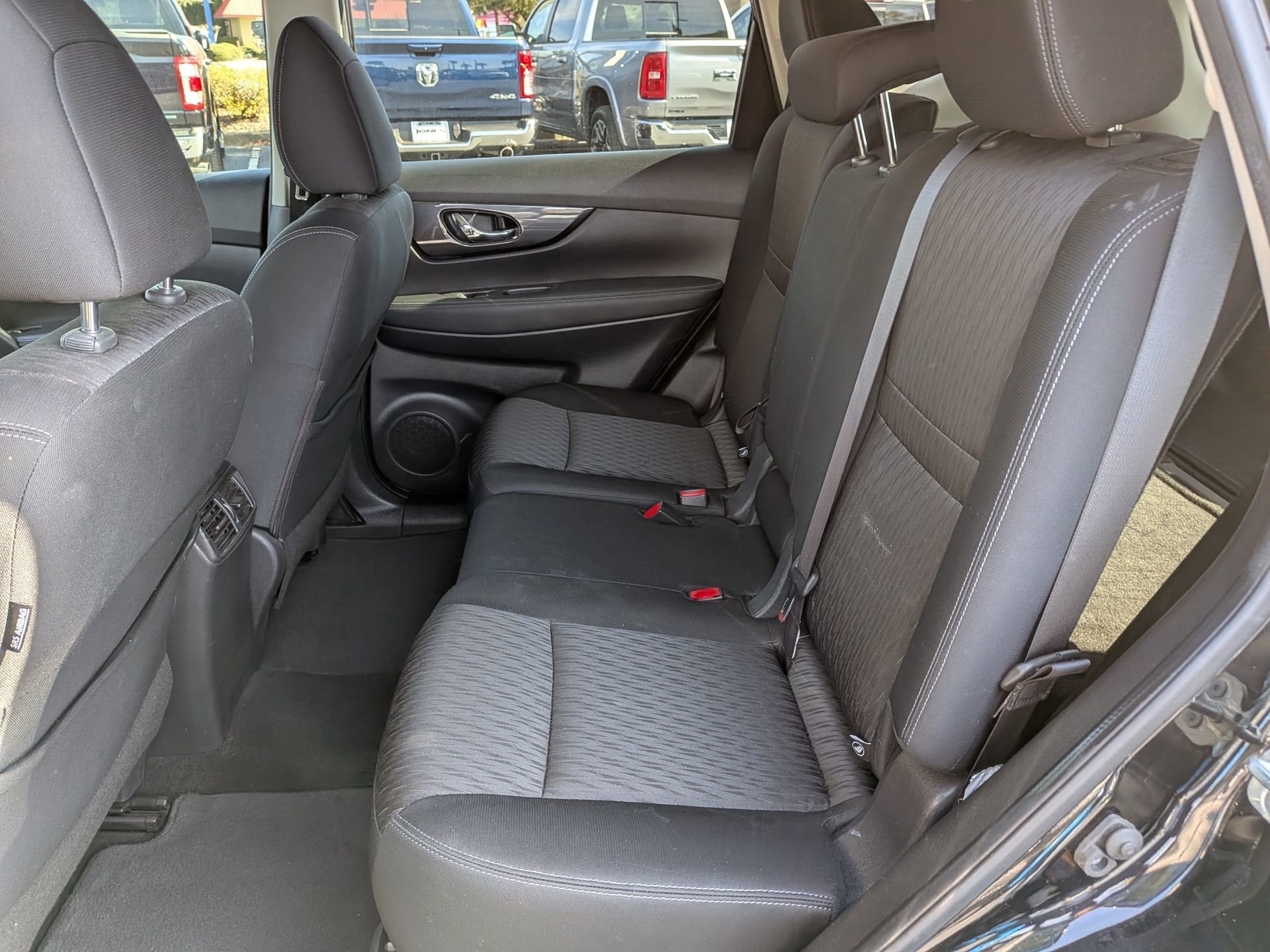 Used 2018 Nissan Rogue SV image 18