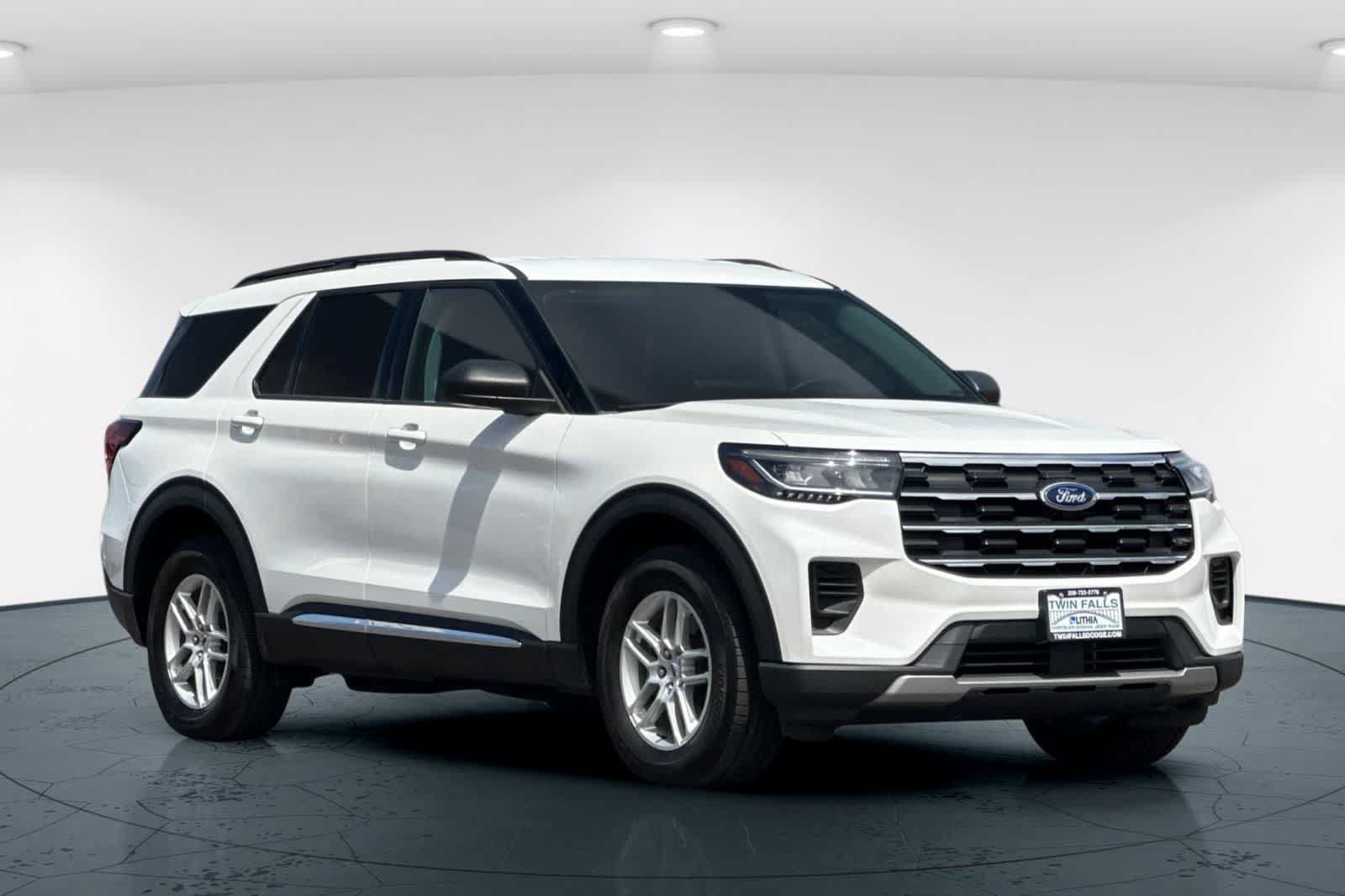 Used 2025 Ford Explorer Active AWD/4WD image 5