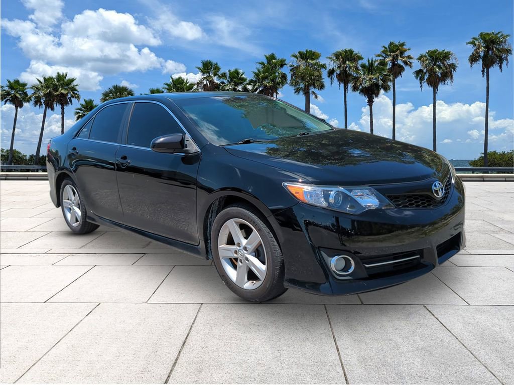 Used 2014 Toyota Camry SE FWD video 1