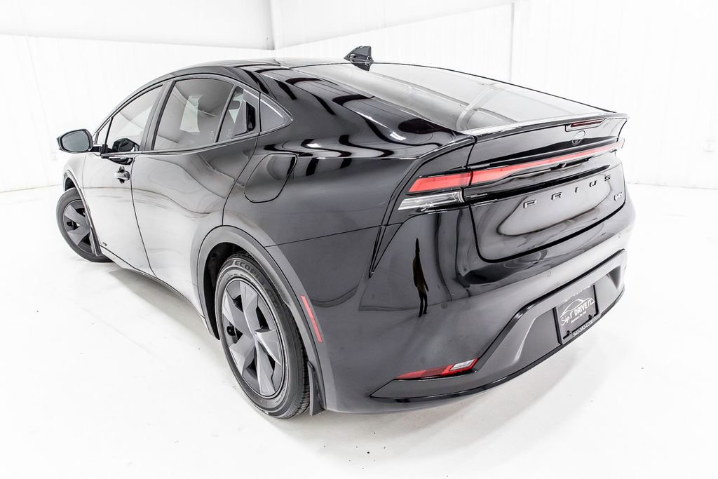Used 2023 Toyota Prius LE image 5