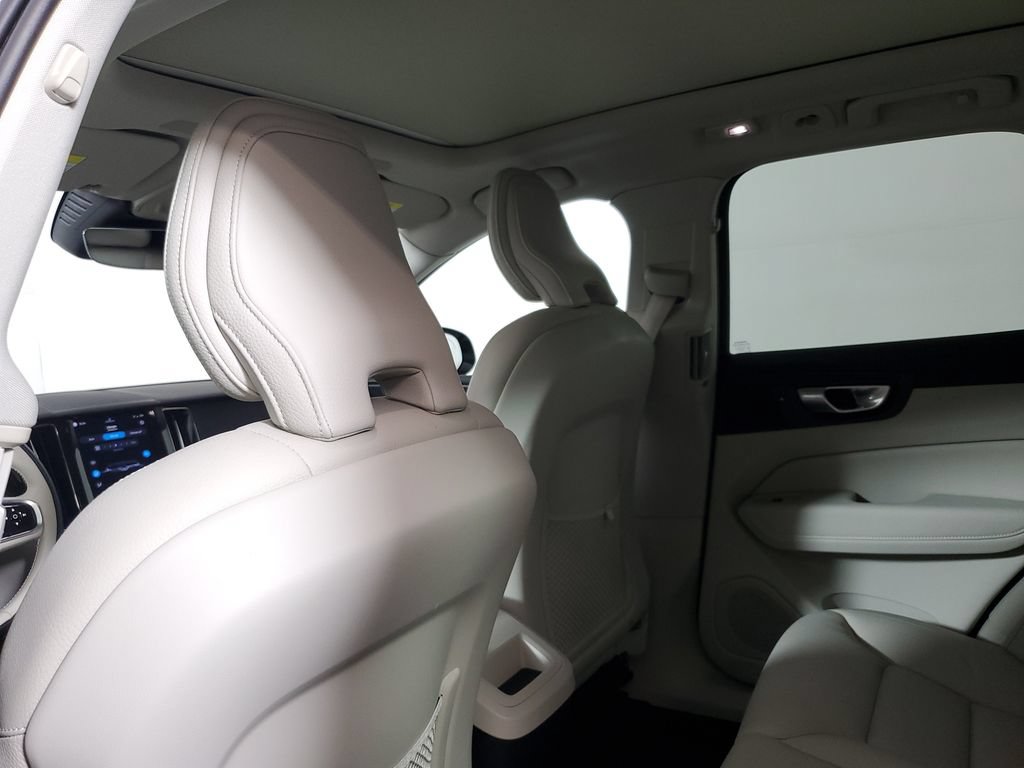 Certified 2024 Volvo XC60 B5 Core w/ Protection Package Premier AWD/4WD image 16