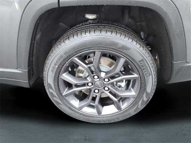 New 2025 Jeep Grand Cherokee L Limited image 9