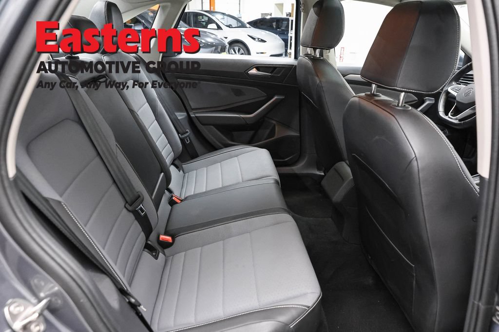 Used 2025 Volkswagen Jetta SE FWD image 22