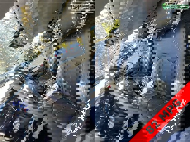 Certified 2024 Chrysler Pacifica Select image 15