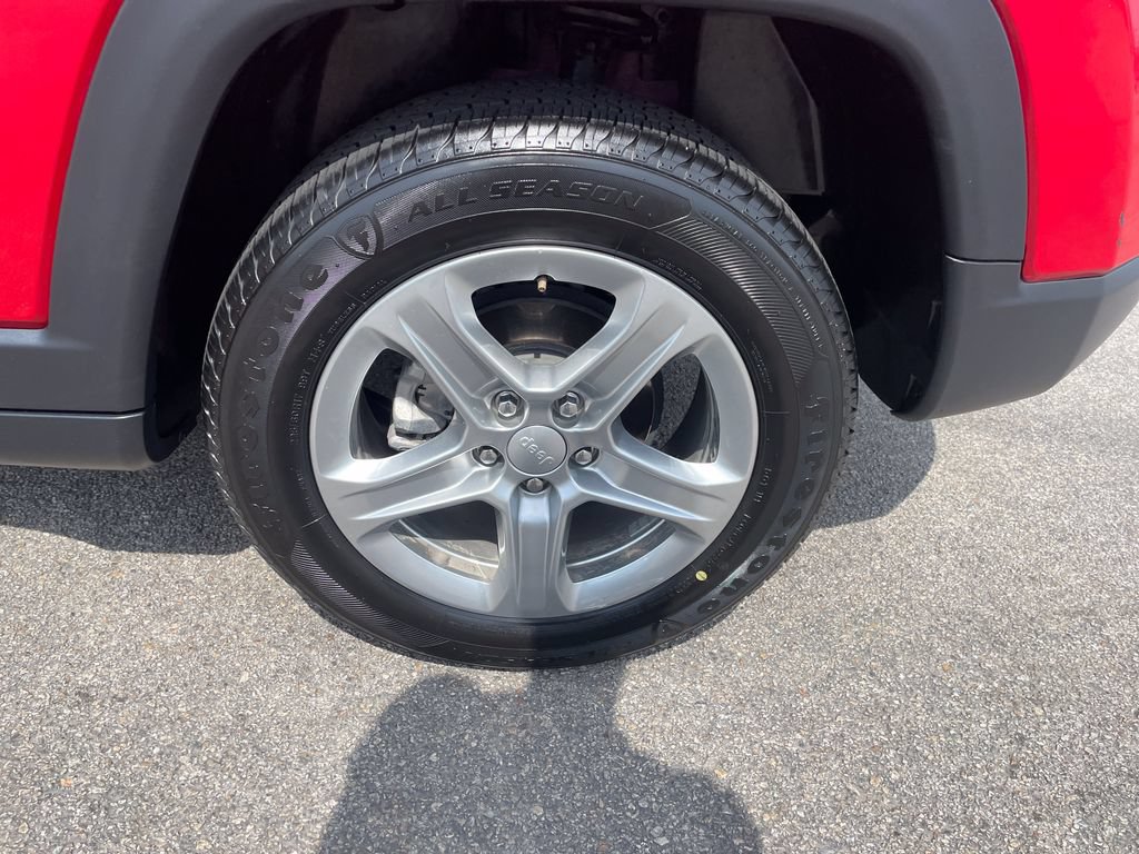 Used 2024 Jeep Compass Latitude AWD/4WD image 10