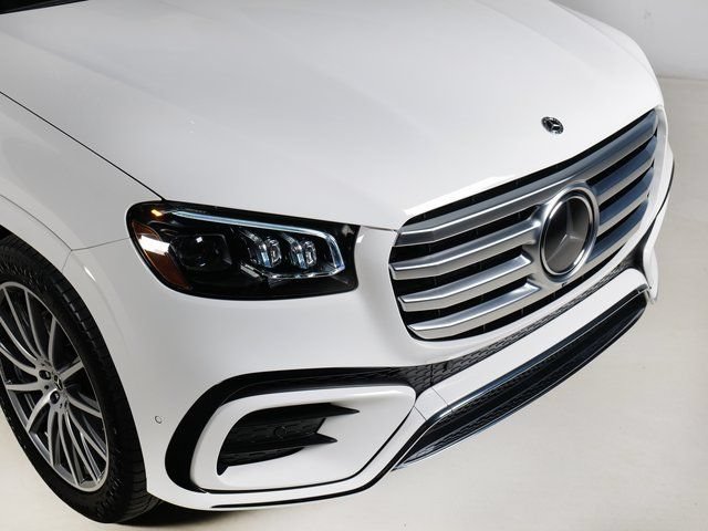 Used 2024 Mercedes-Benz GLS 580 4MATIC image 32