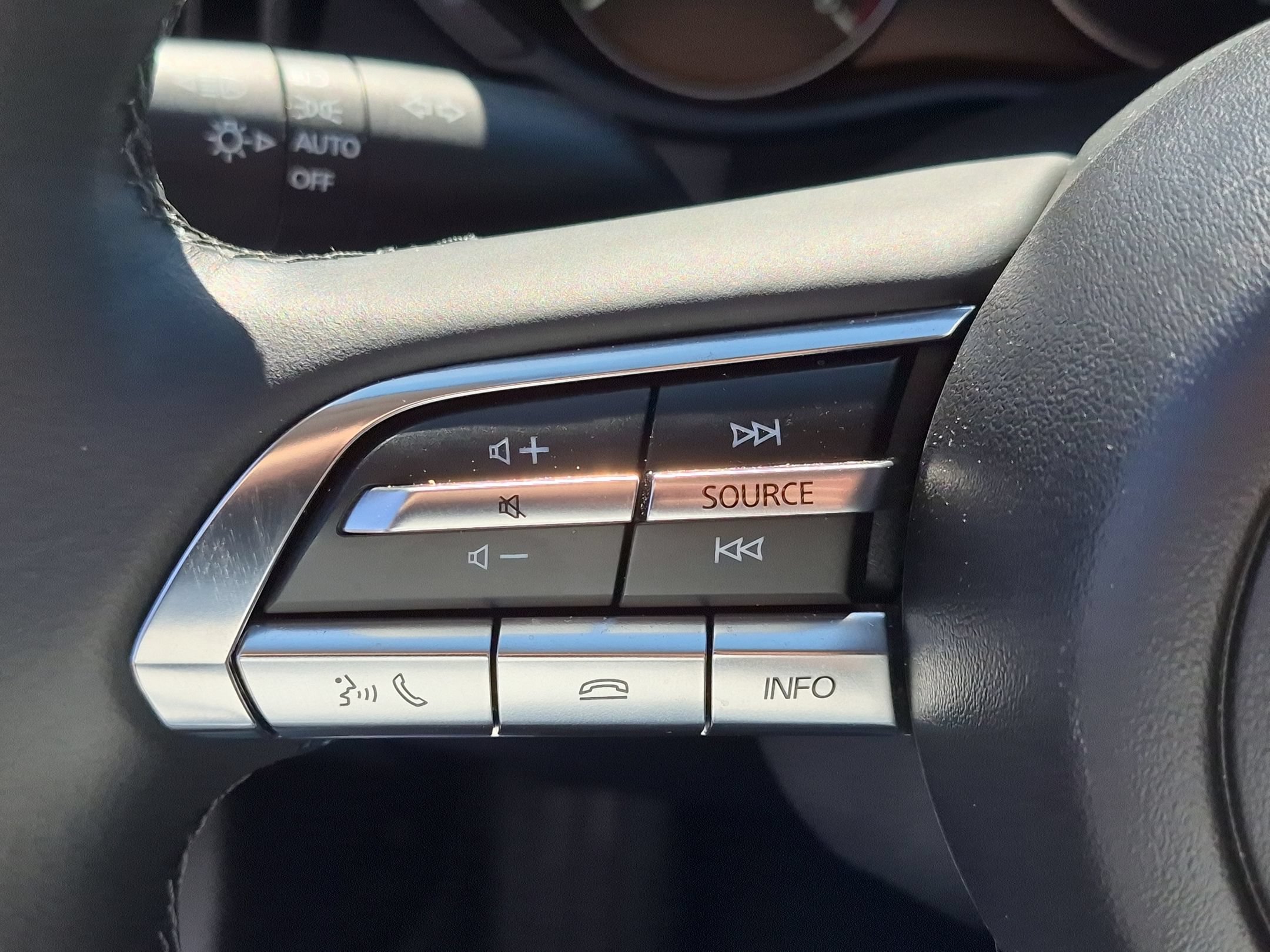 Used 2024 MAZDA CX-50 AWD 2.5 S w/ Premium Package image 17