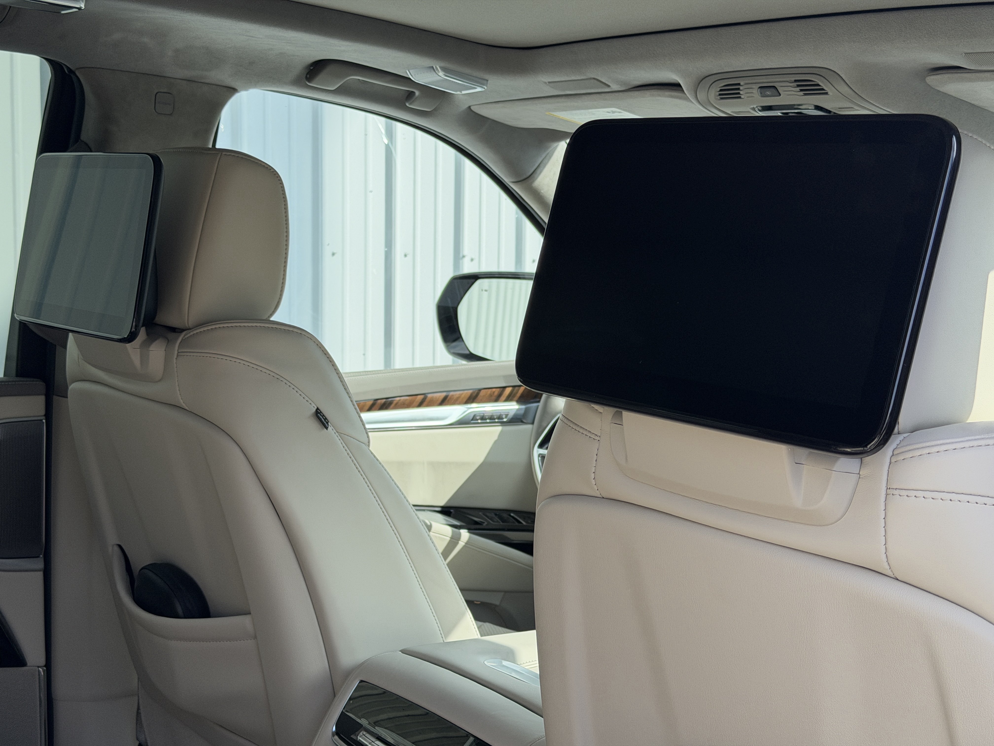 New 2026 Cadillac Escalade Platinum Luxury AWD/4WD image 17