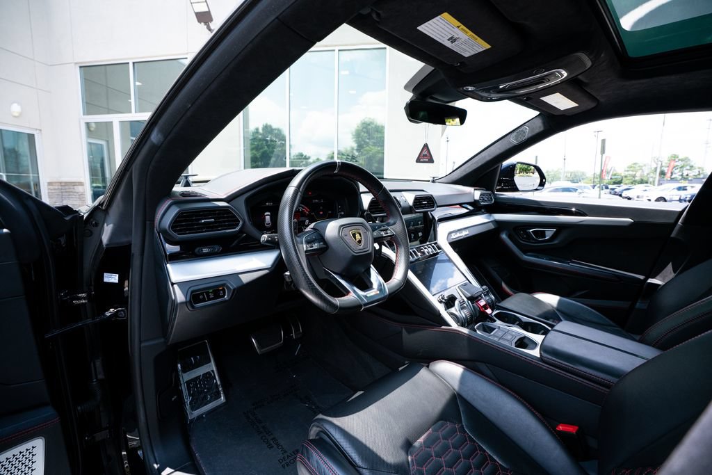 Used 2021 Lamborghini Urus AWD/4WD image 31