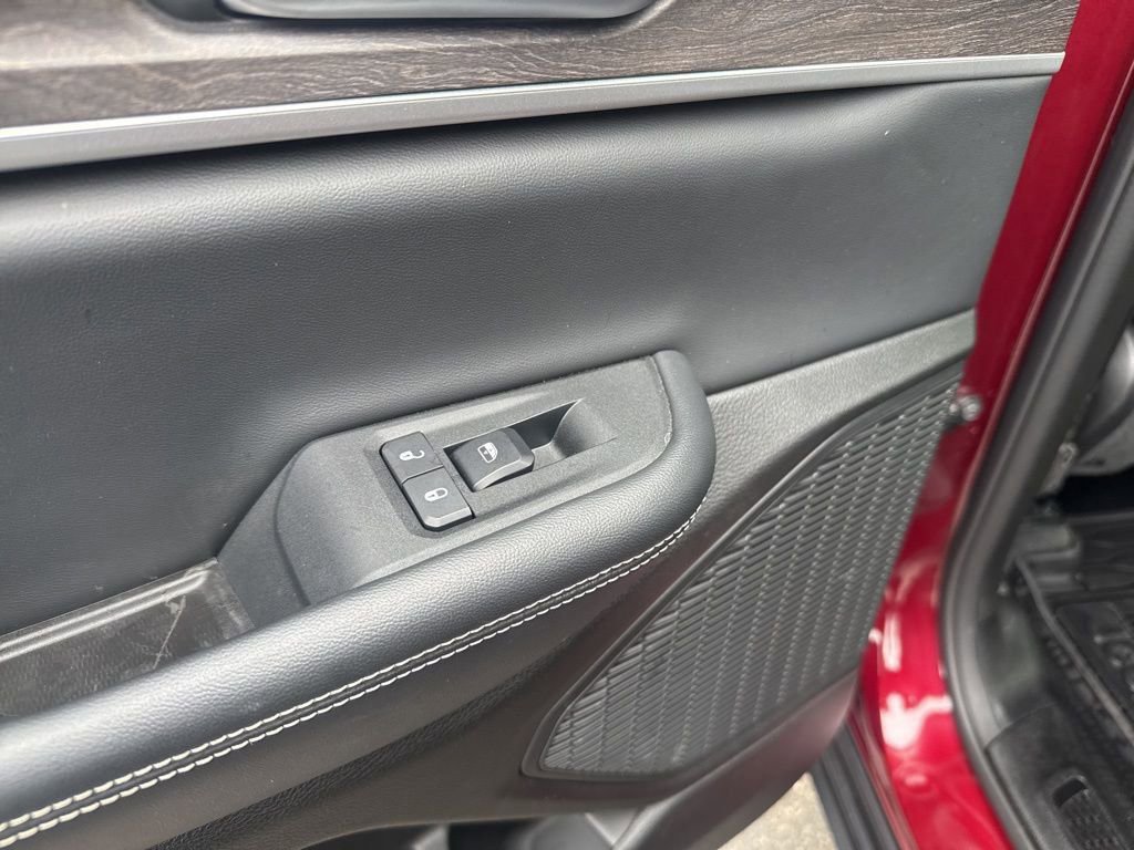 Used 2023 Jeep Grand Cherokee Limited w/ Black Appearance Package image 31