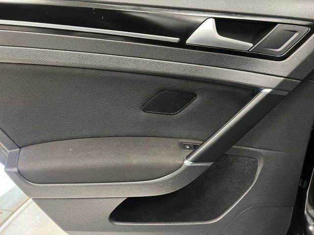 Used 2017 Volkswagen Golf S image 30