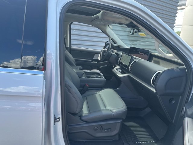New 2025 Ford Expedition Active image 35