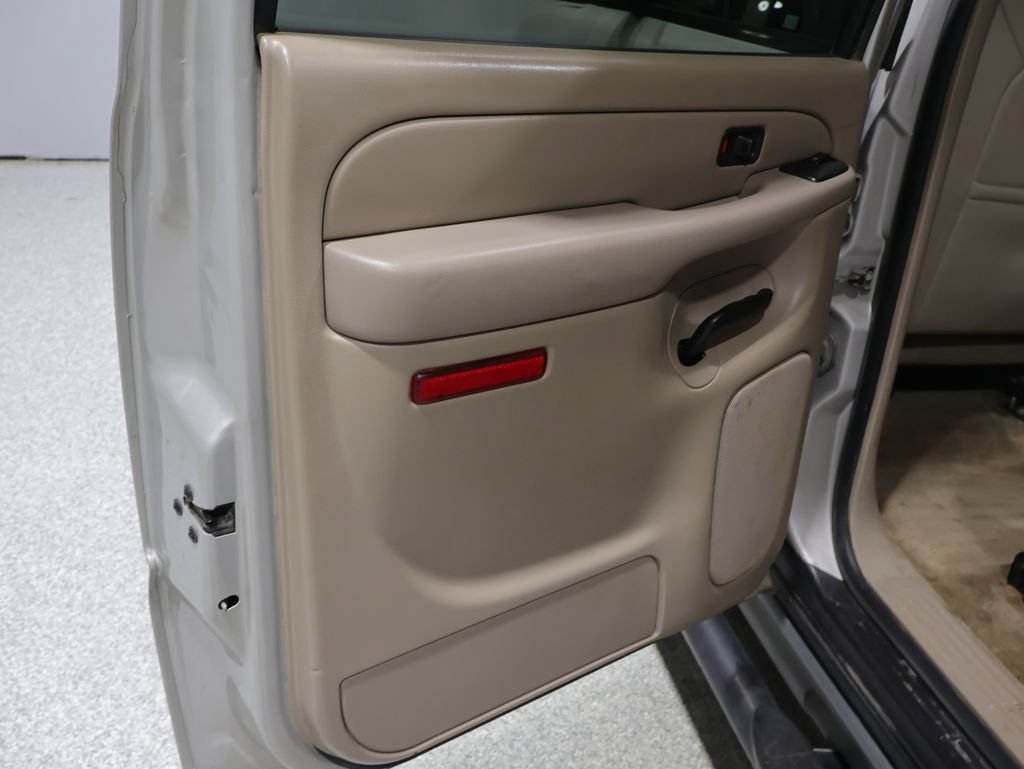 Used 2006 Chevrolet Suburban Z71 w/ Z71 Preferred Equipment Group AWD/4WD image 19