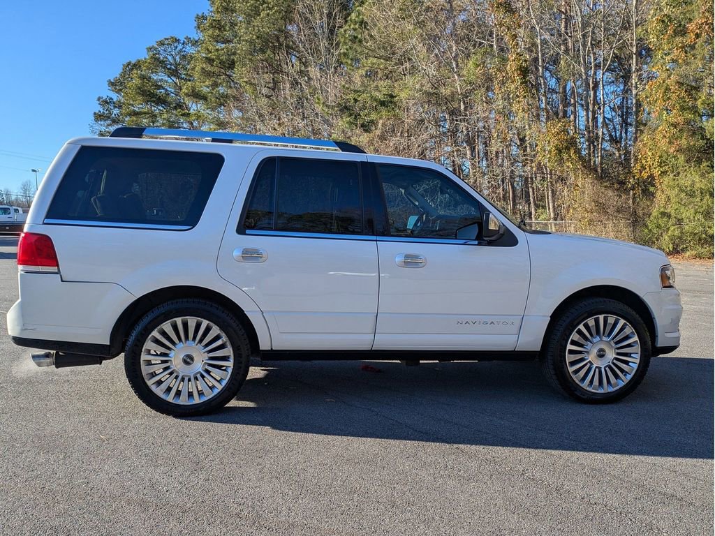 Used 2017 Lincoln Navigator Reserve image 4