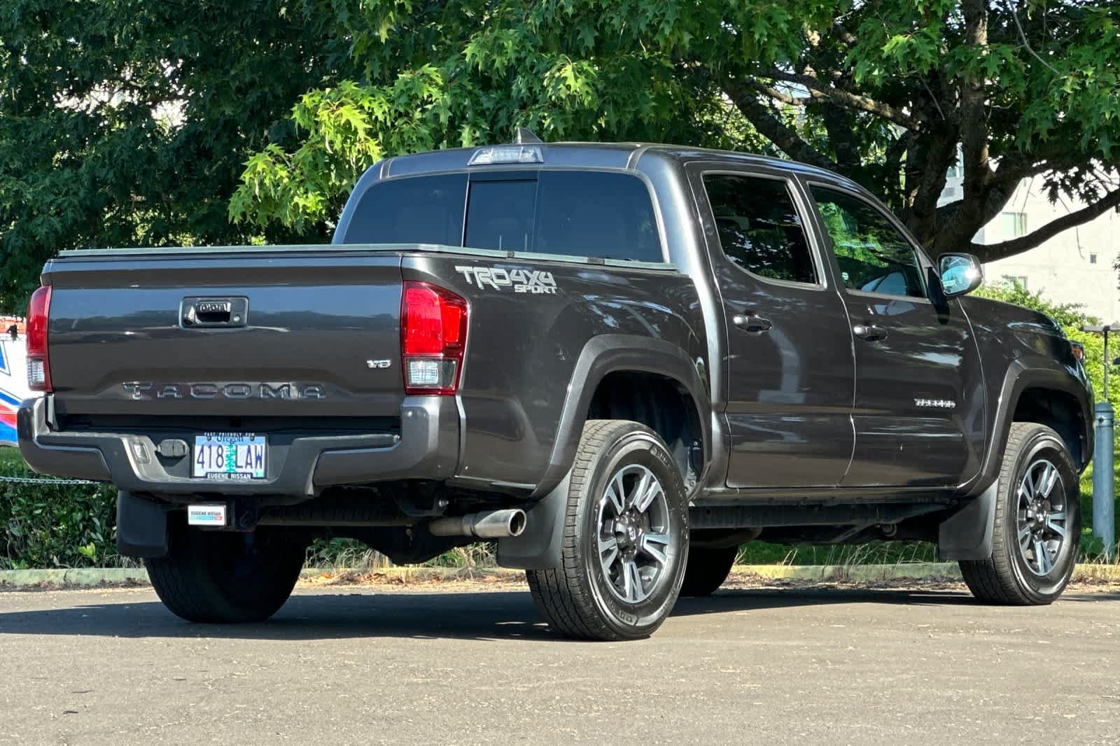 Used 2019 Toyota Tacoma TRD Sport AWD/4WD image 2