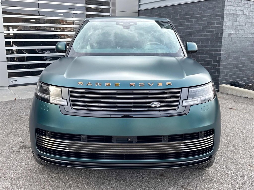 New 2025 Land Rover Range Rover SV image 2