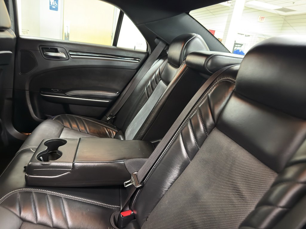 Used 2023 Chrysler 300 C image 30