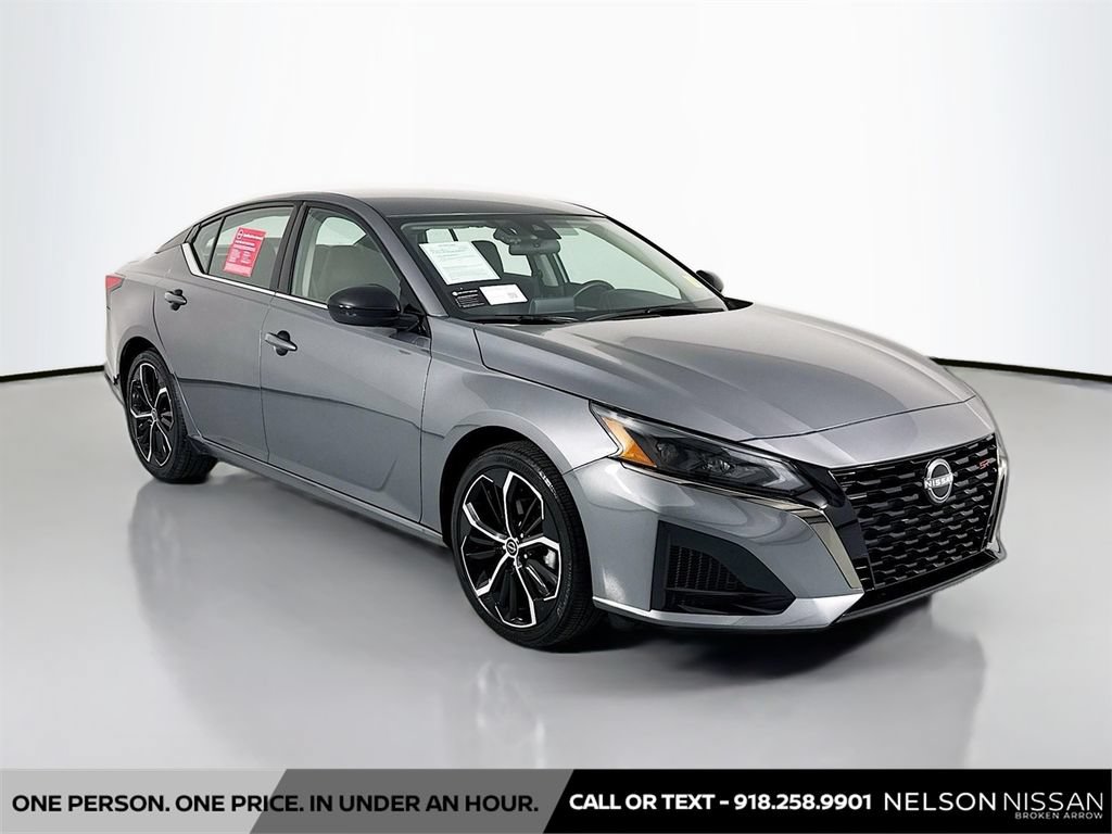 Certified 2025 Nissan Altima 2.5 SR FWD image 3
