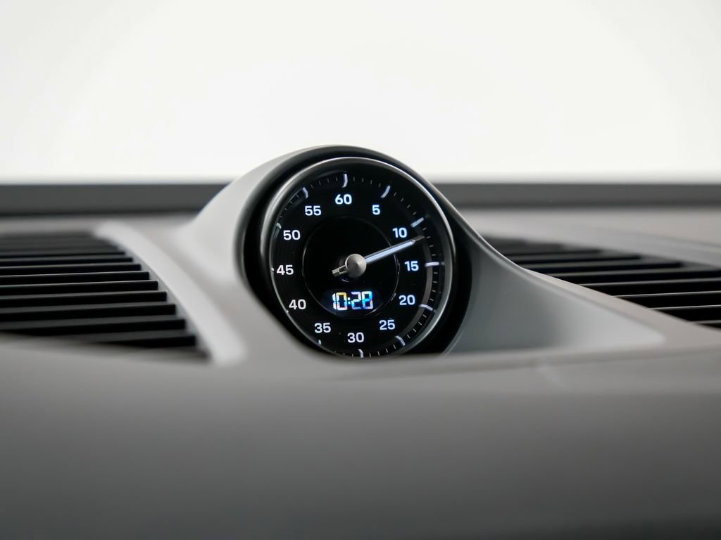 New 2026 Porsche Macan 4 Electric image 17