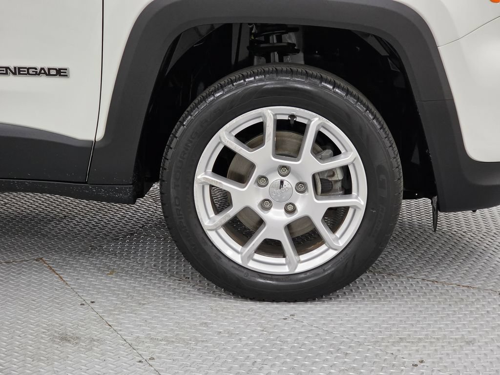 Used 2020 Jeep Renegade Latitude w/ Cold Weather Group AWD/4WD image 9