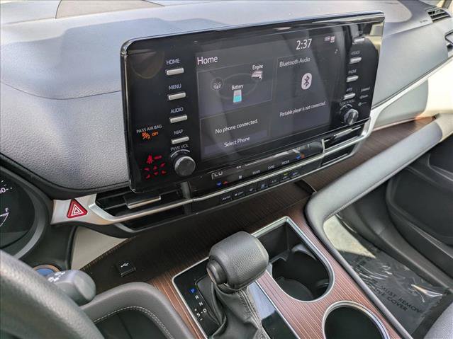 Used 2024 Toyota Sienna LE FWD image 12