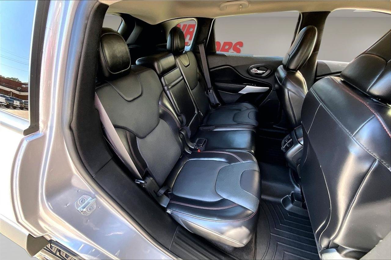 Used 2018 Jeep Cherokee Trailhawk w/ Quick Order Package 27L AWD/4WD image 27
