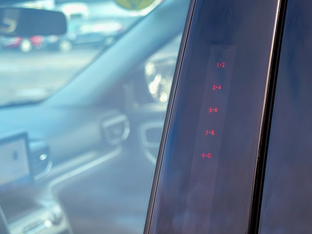 Used 2022 Ford Explorer XLT w/ Equipment Group 202A image 10