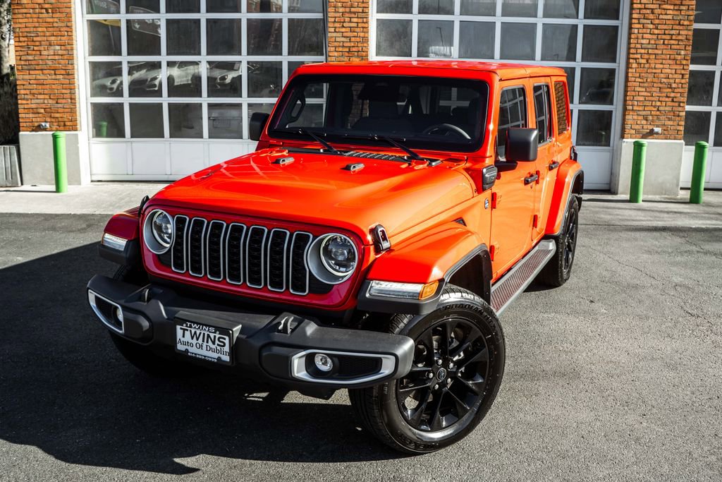 Used 2025 Jeep Wrangler Unlimited Sahara image 2