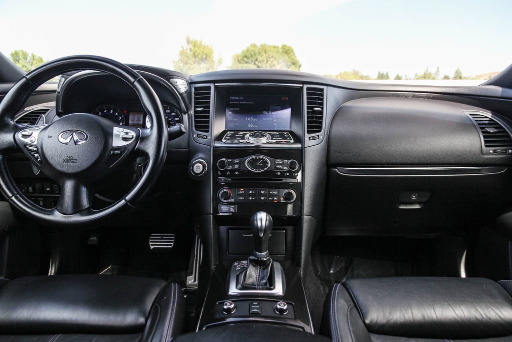 Used 2017 INFINITI QX70 2WD w/ Premium Package image 12