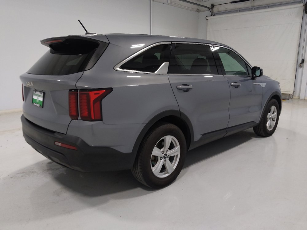 Used 2023 Kia Sorento LX image 9