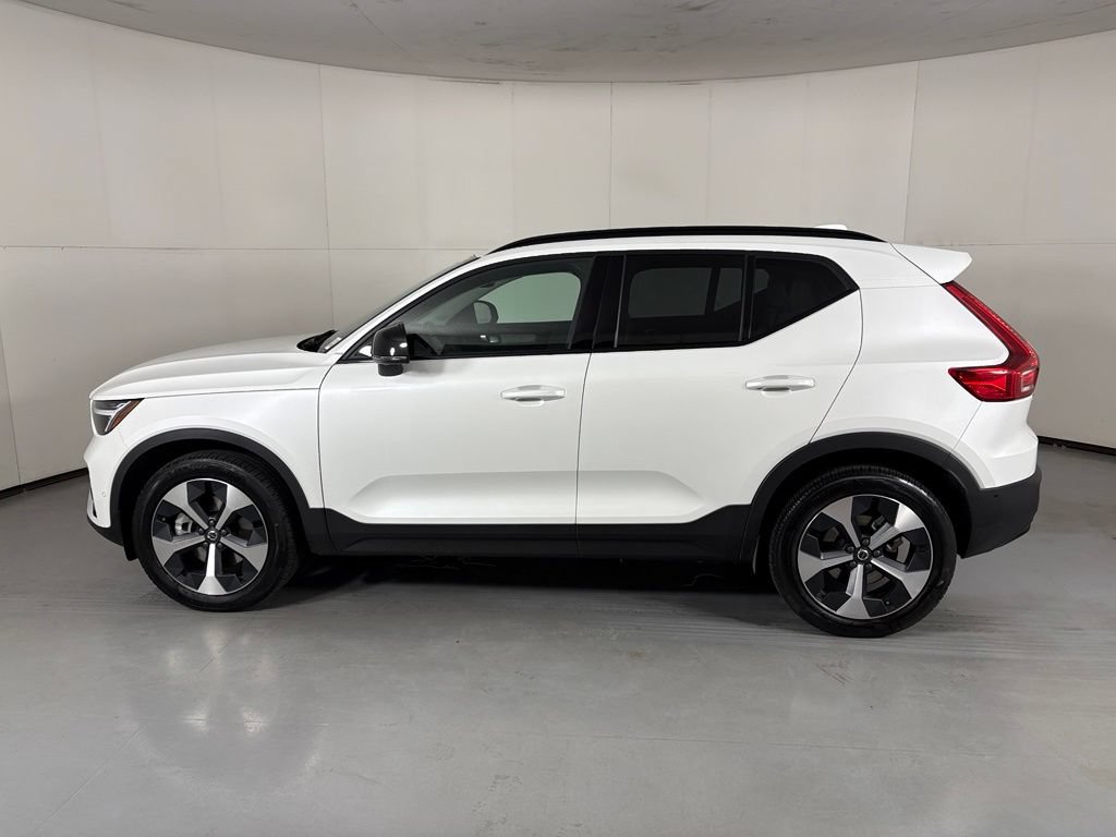 Used 2026 Volvo XC40 B5 Plus AWD/4WD image 5