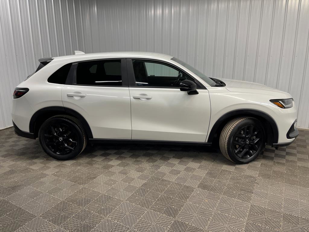 Used 2023 Honda HR-V Sport image 2