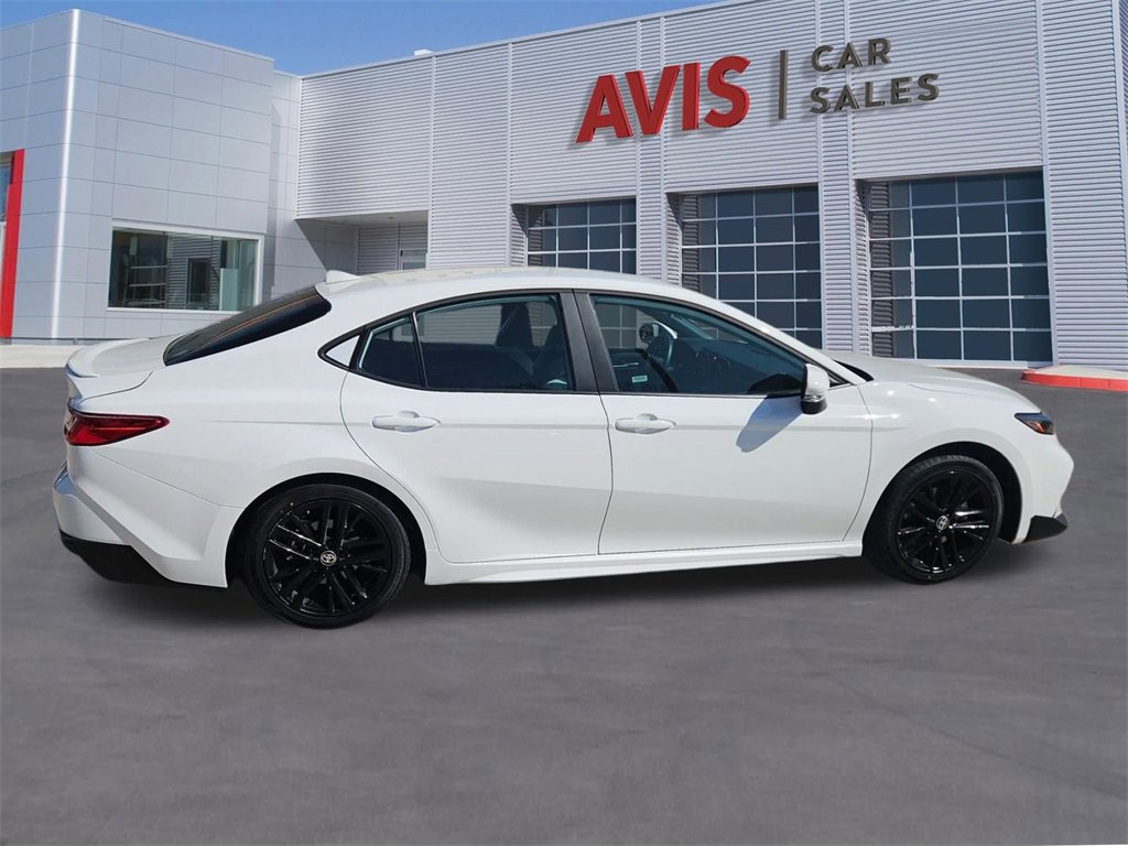 Used 2025 Toyota Camry SE image 7