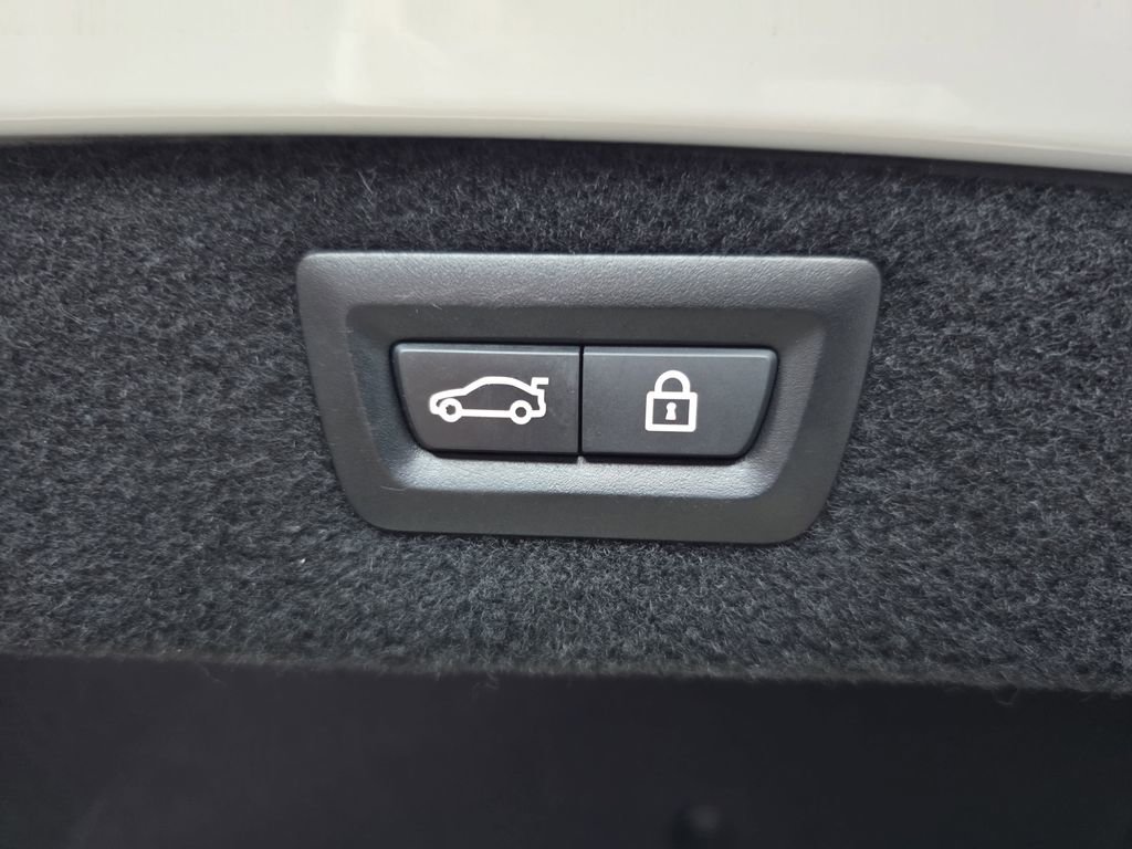 Used 2022 BMW 840i xDrive Convertible image 16