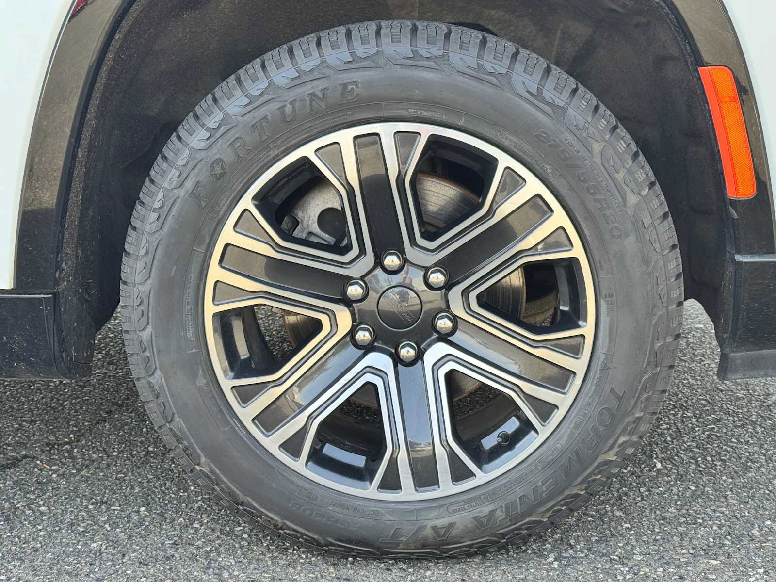 Used 2024 Jeep Wagoneer Series II w/ Flexible Seating Group image 9