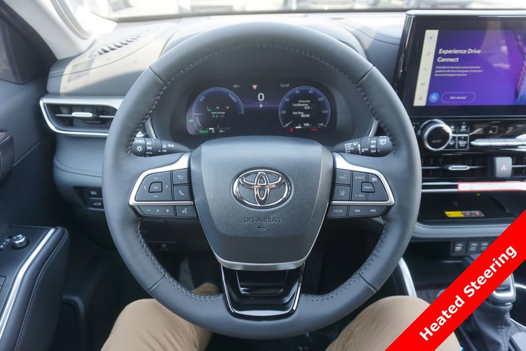New 2026 Toyota Highlander Platinum image 3