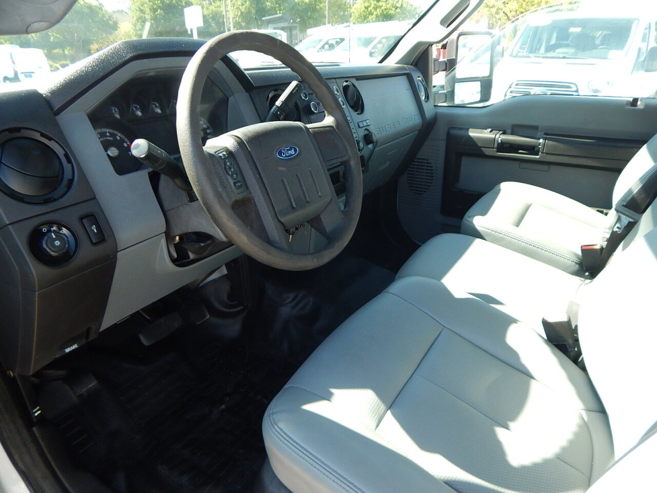 Used 2015 Ford F250 XL w/ Power Equipment Group RWD image 2