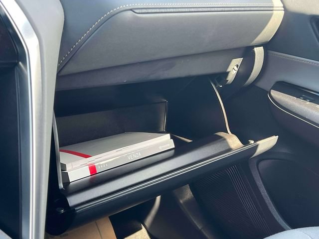 Certified 2021 Toyota Venza LE w/ Carpet Mat Package (TMS) AWD/4WD image 32