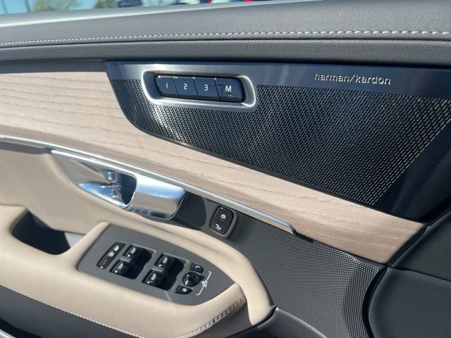 New 2026 Volvo XC90 B6 Plus w/ Protection Package Premier image 23