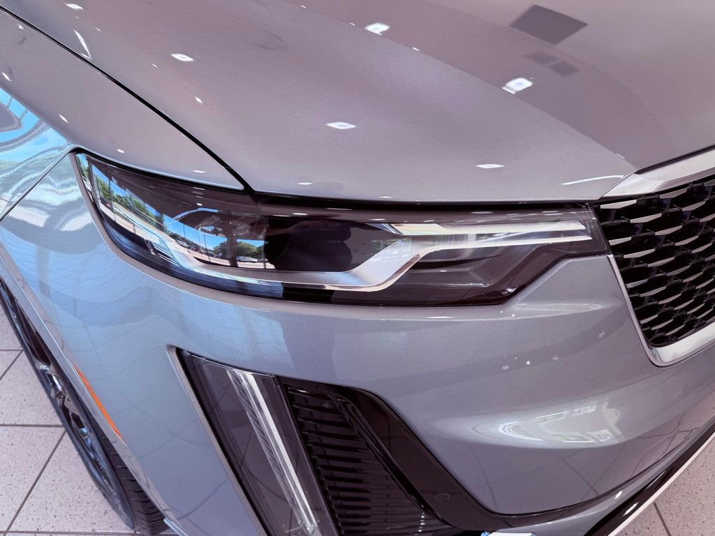 Used 2025 Cadillac XT6 Luxury FWD image 16