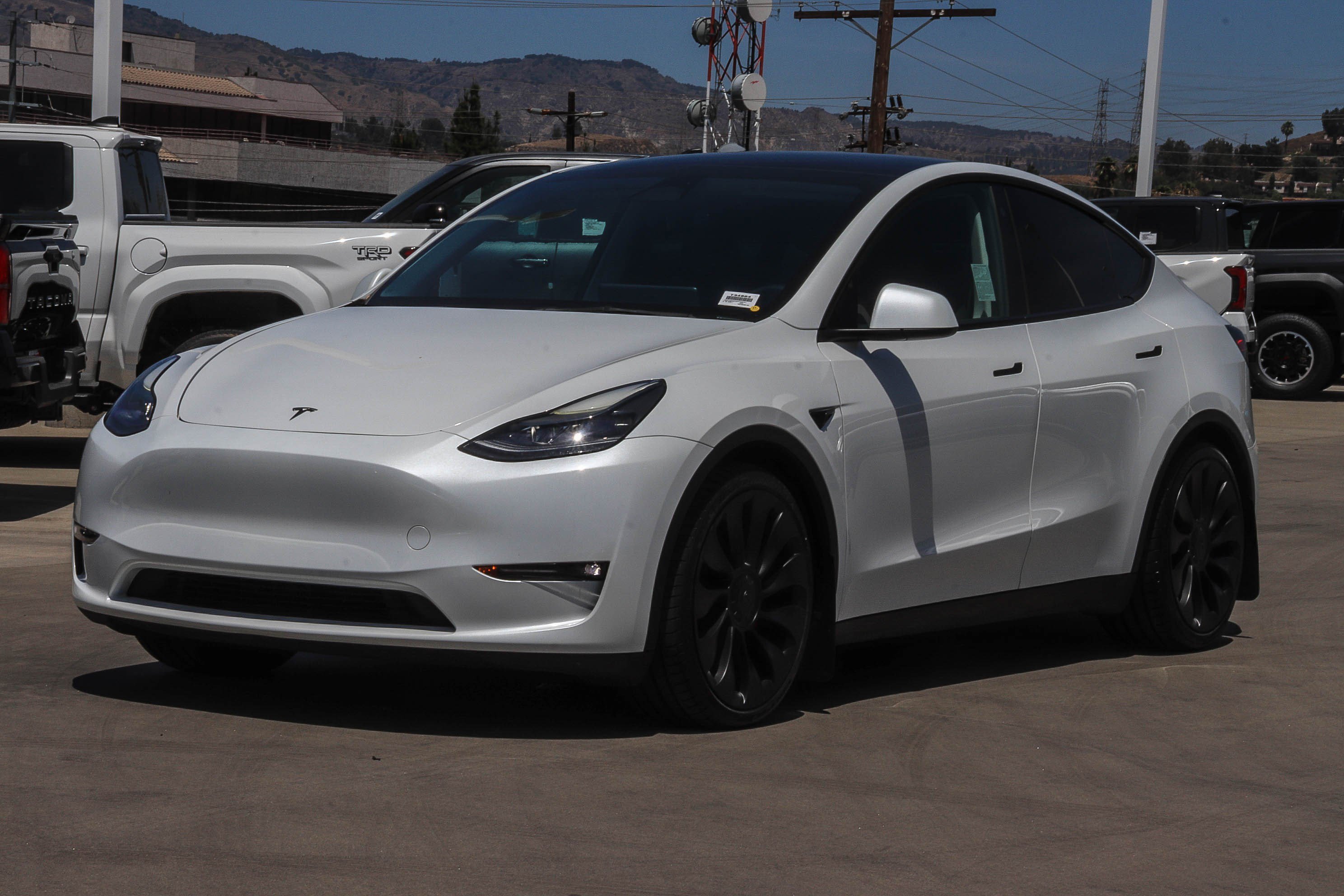 Used 2023 Tesla Model Y Performance AWD/4WD image 6
