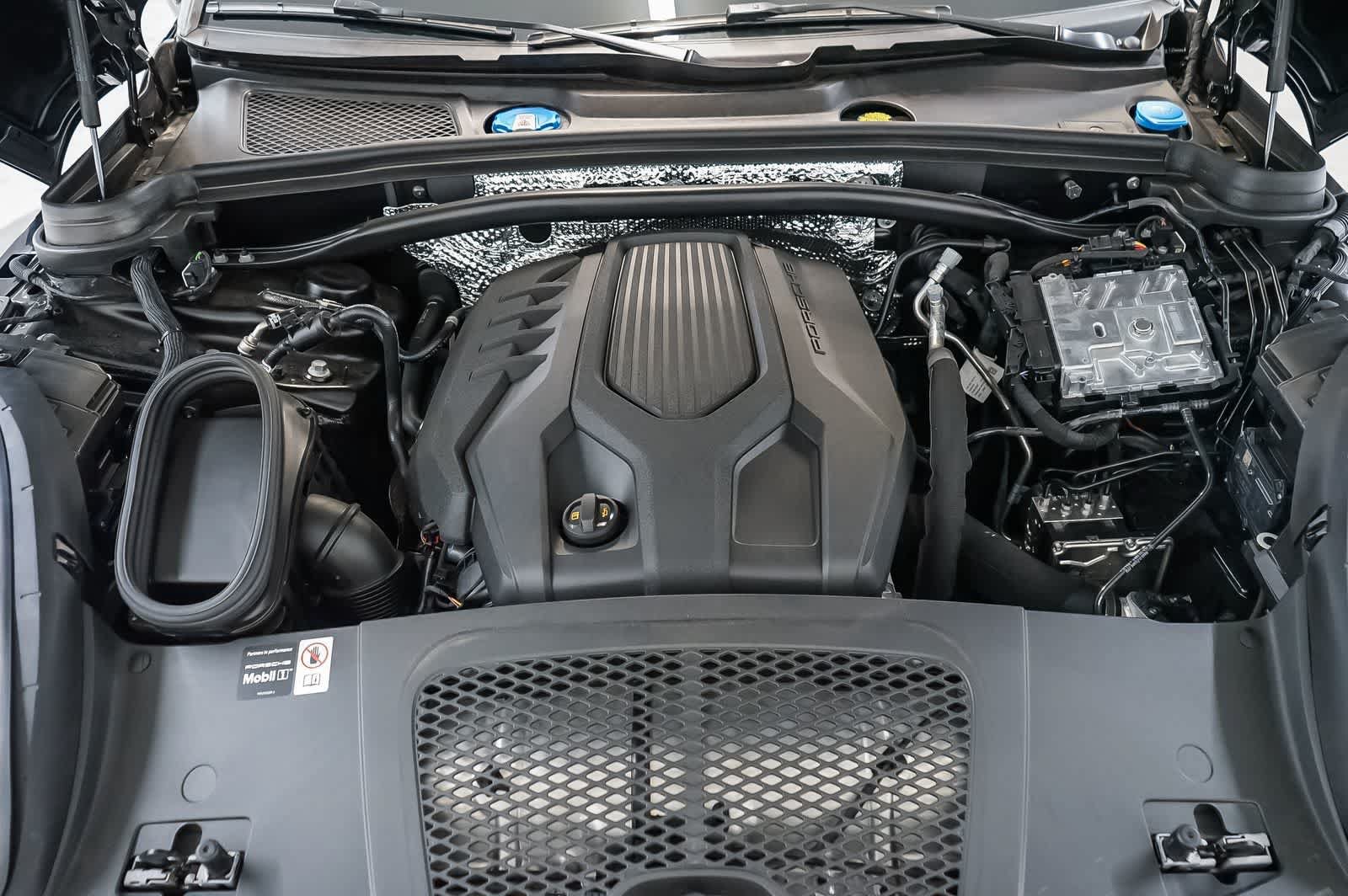Certified 2026 Porsche Macan Turbo AWD/4WD image 34