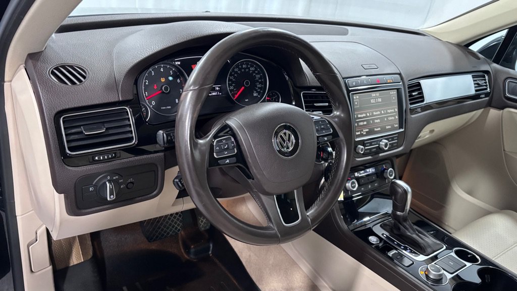Used 2016 Volkswagen Touareg VR6 AWD/4WD image 9