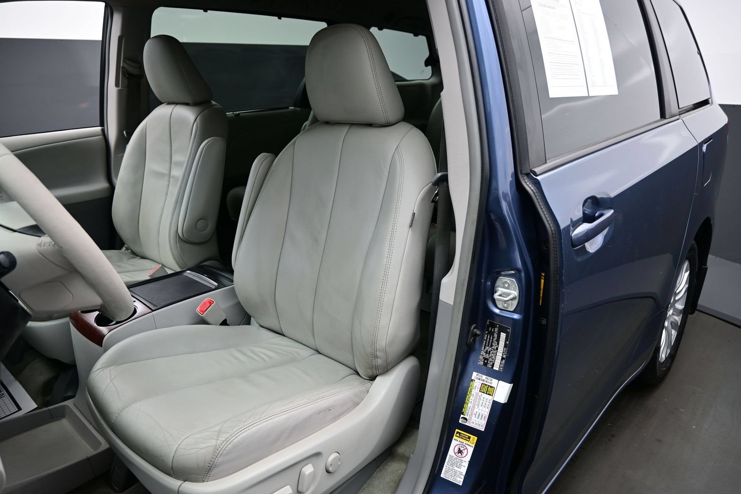 Used 2014 Toyota Sienna XLE FWD image 10