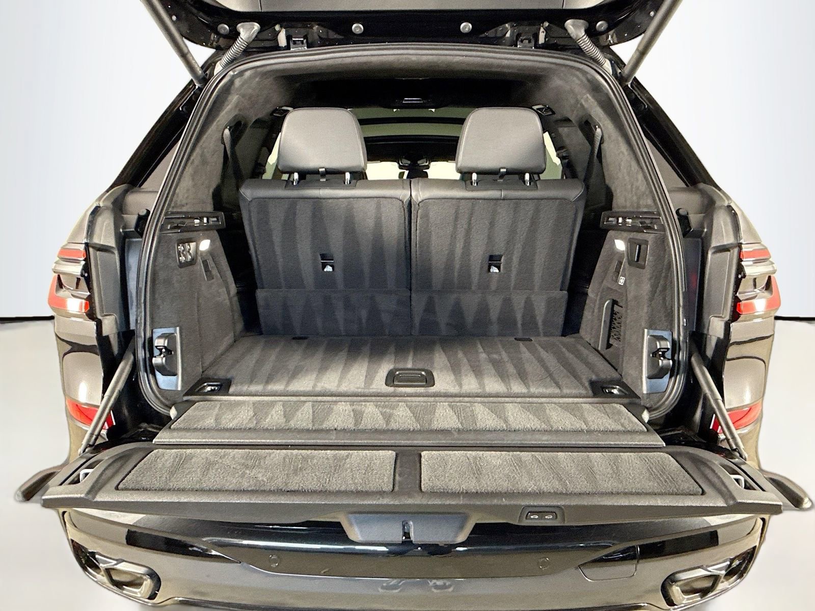 Used 2025 BMW X7 M60i image 28