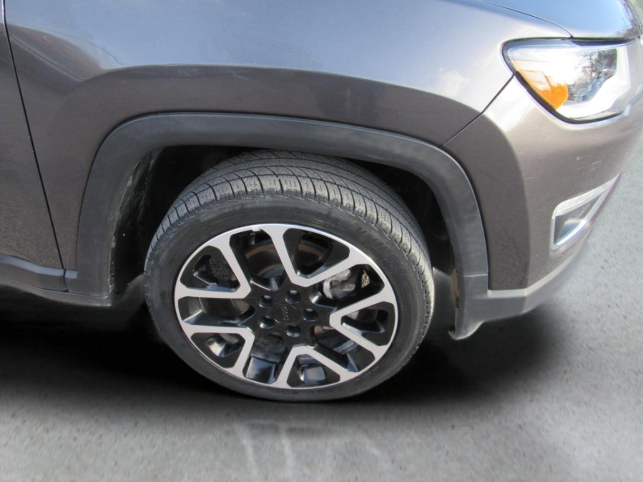 Used 2021 Jeep Compass Limited w/ Sun and Sound Group image 43