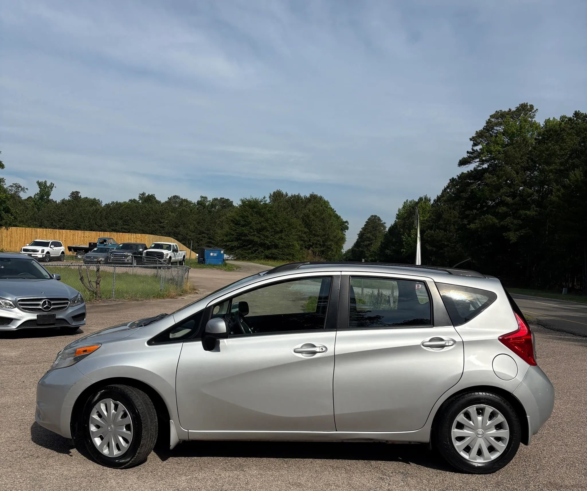 Used 2014 Nissan Versa Note SV FWD image 3