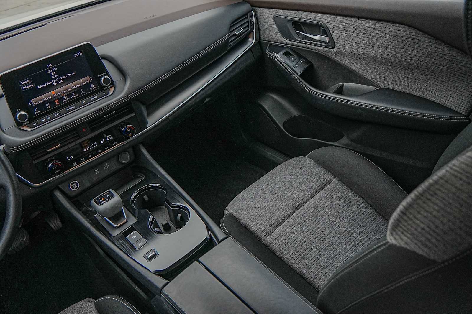 Used 2023 Nissan Rogue SV image 28