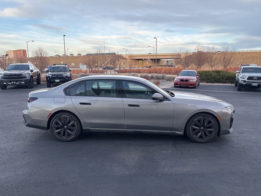 Used 2023 BMW 760i xDrive w/ Luxury Rear Seating Package image 6