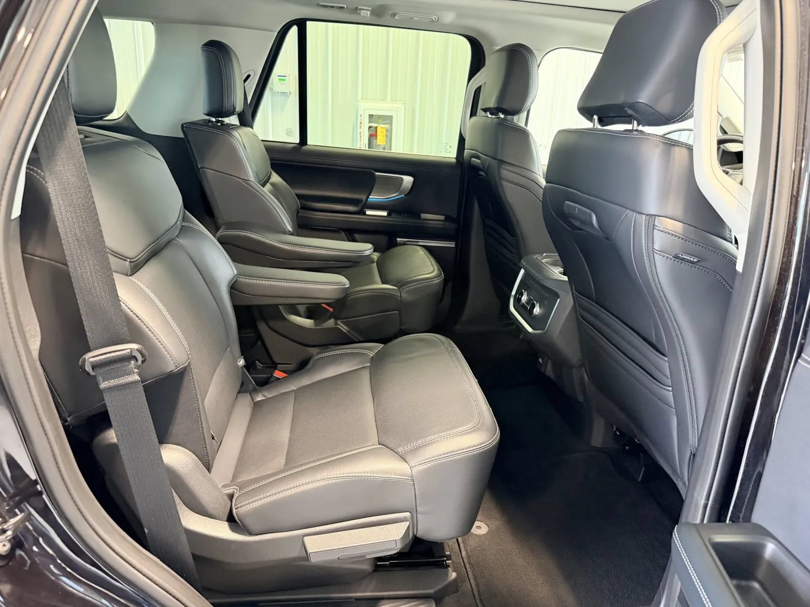 Used 2025 Ford Expedition Platinum AWD/4WD image 23